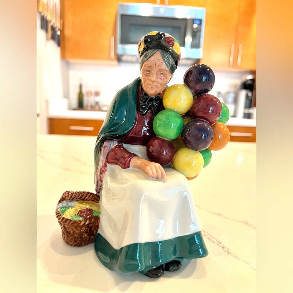 Vintage Royal Doulton The Old Balloon Seller